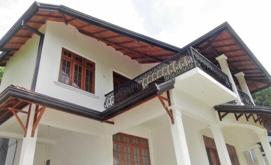 New house for sale in Eriyagama Peradeniya