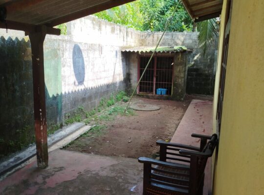 House for sale in Weliweriya