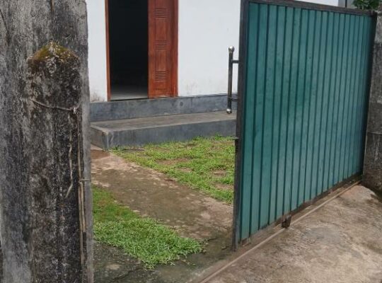 House for sale in Athurugiriya